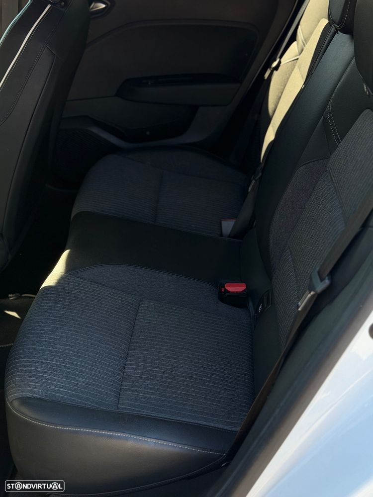 Renault Clio 1.6 E-Tech Exclusive - 18