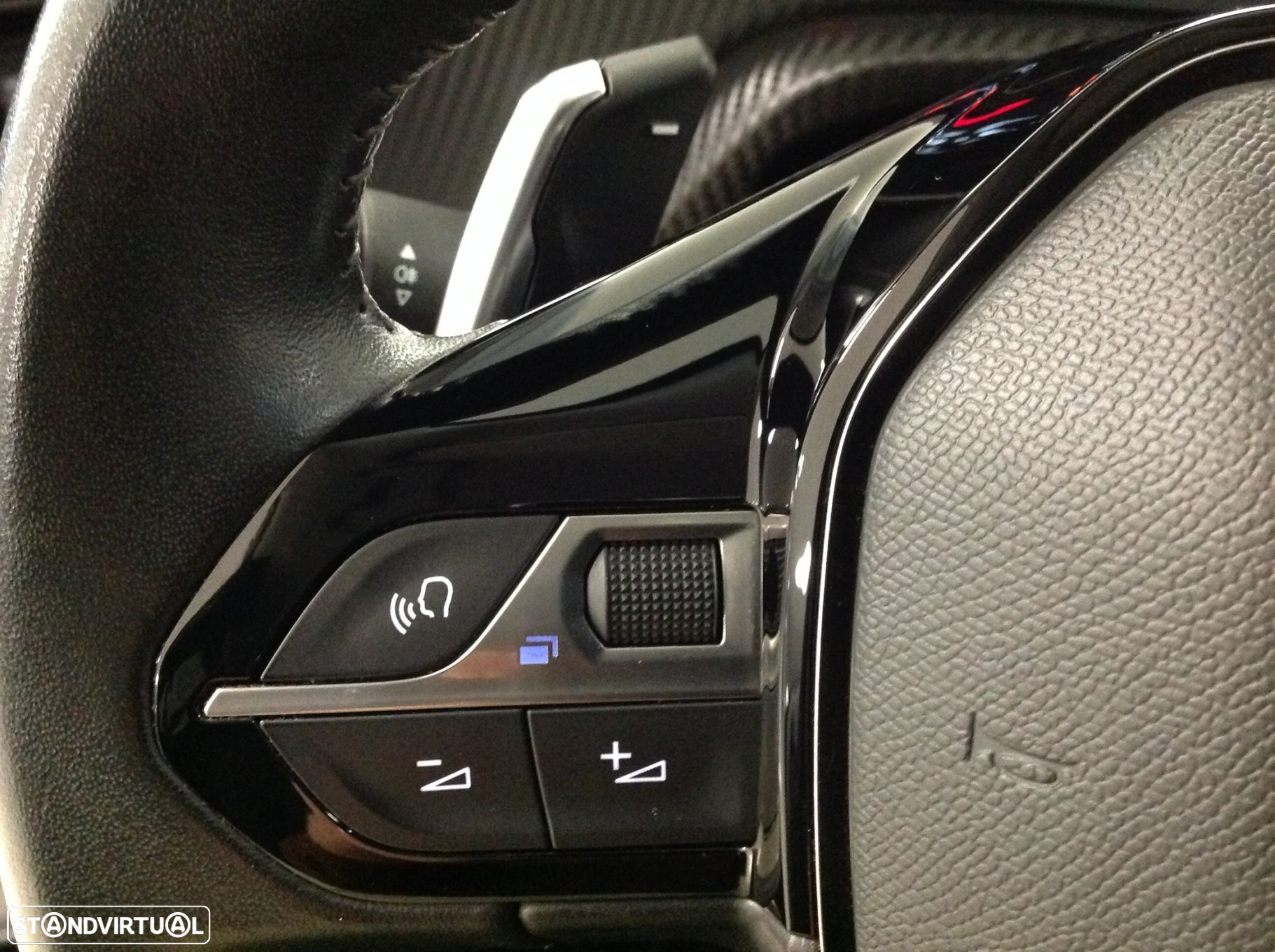 Peugeot 2008 1.2 PureTech Allure EAT8 - 47