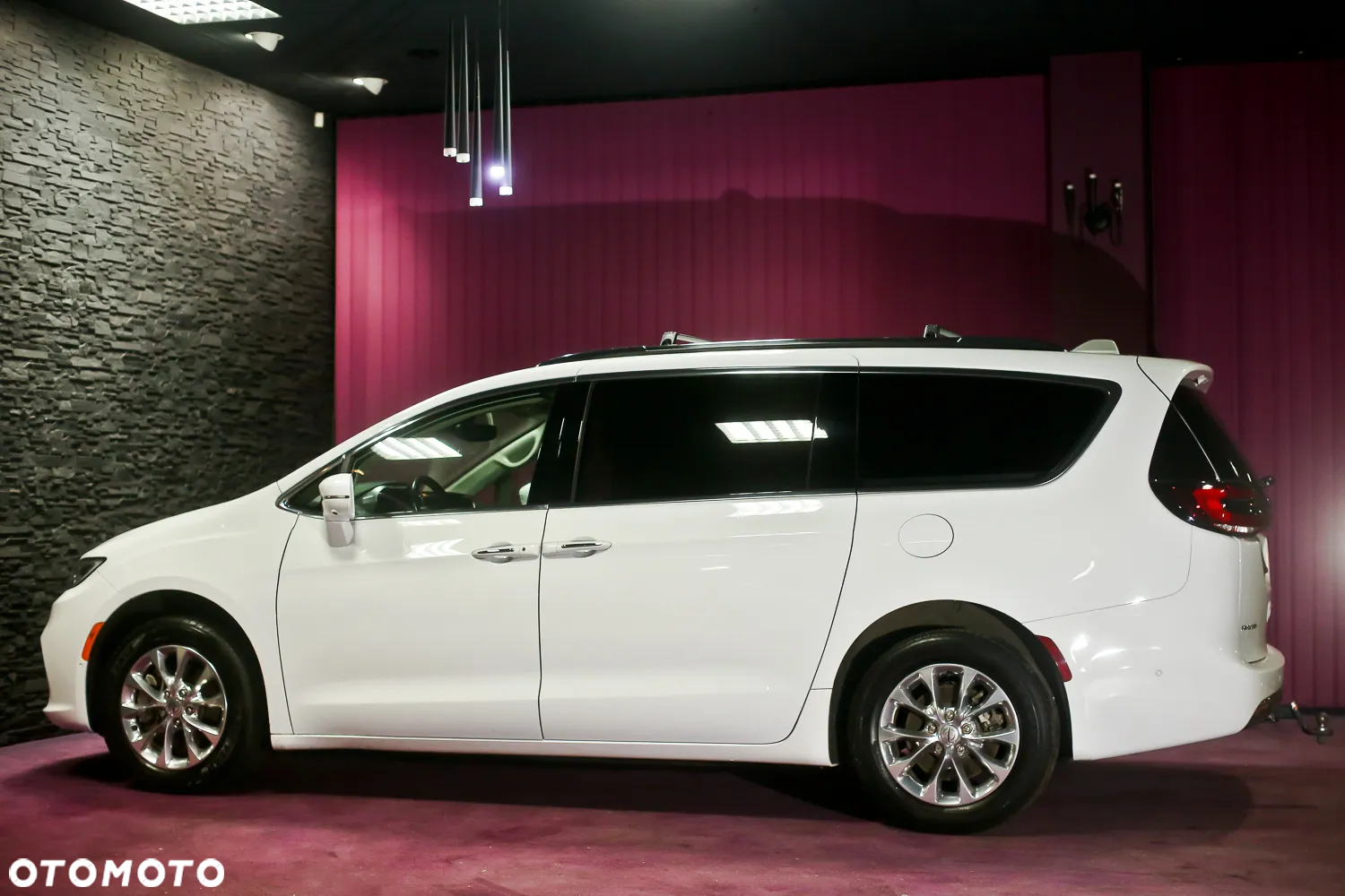 Chrysler Pacifica - 7