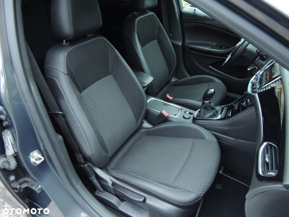 Opel Astra 1.4 Turbo Dynamic - 18