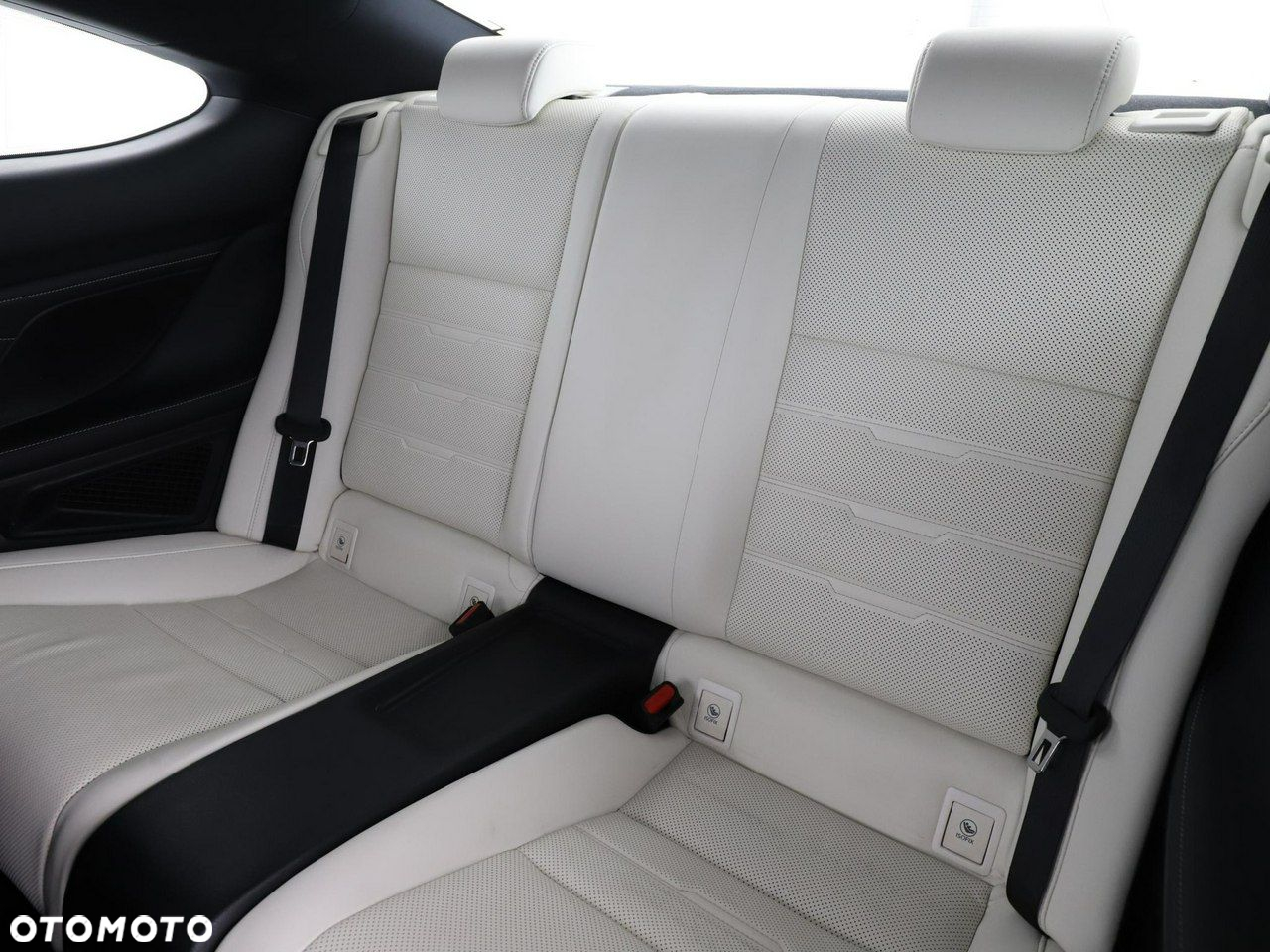 Lexus RC 300h F Sport - 17