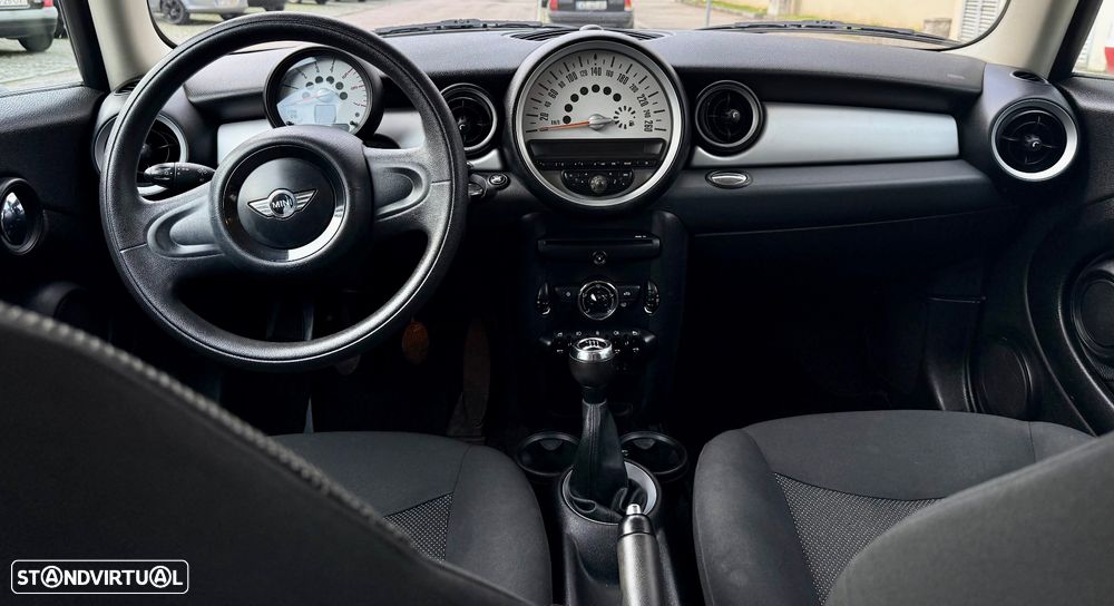 MINI Clubman Cooper D - 8