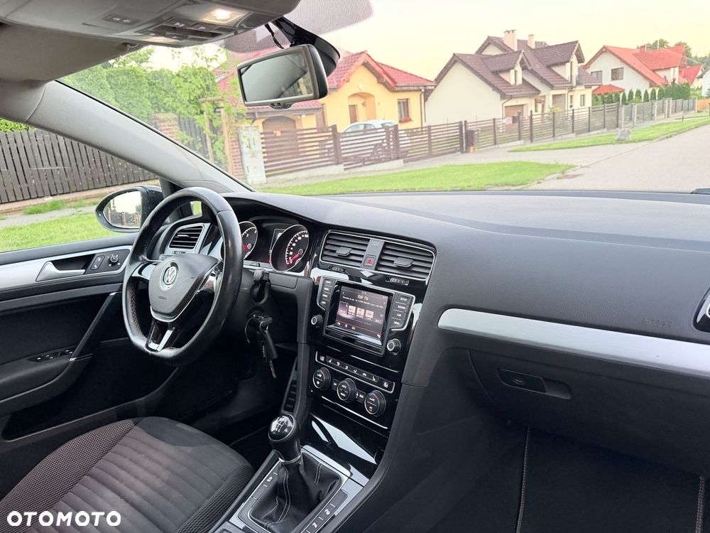 Volkswagen Golf - 6