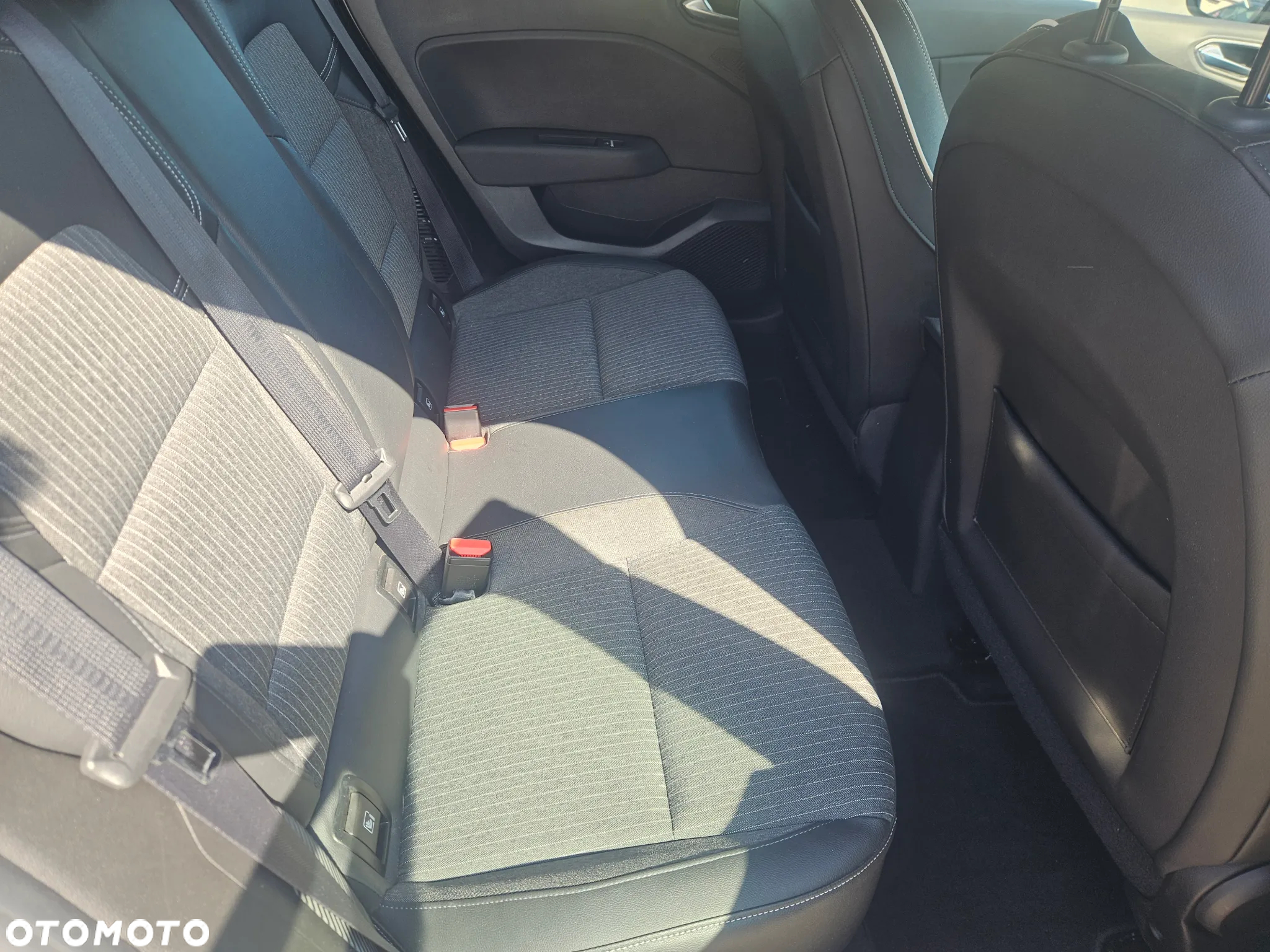 Renault Clio 1.6 E-TECH Intens - 18