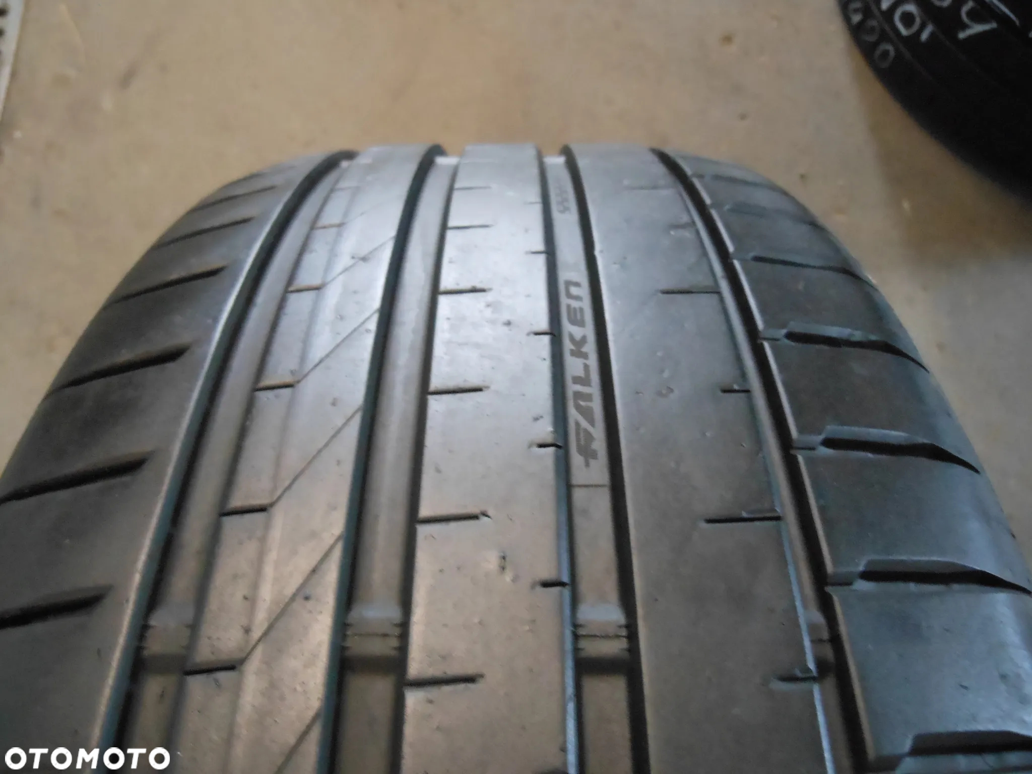 OPONA POJEDYNKA 235/45R19 FALKEN AZENIS FK520 DOT 0222 8MM - 2