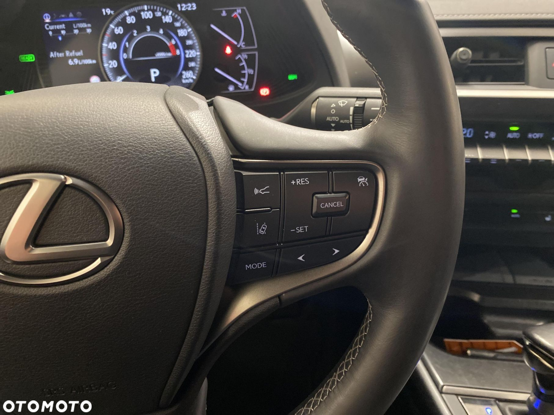 Lexus UX 250h GPF F Impression 2WD - 16