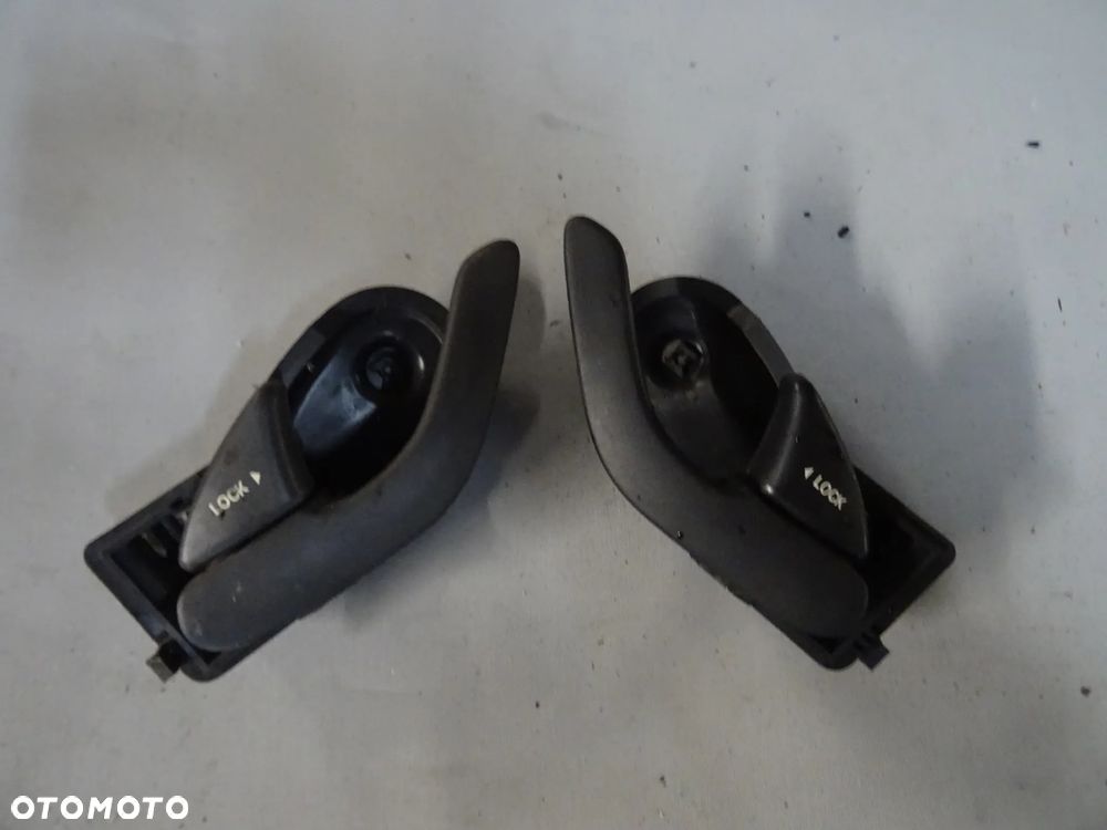 WYPRZEDAZ FORD MAVERICK MAZDA TRIBUTE KLAMKA WEWNETRZNA LEWA PRAWA PRZOD TYL ZEWNETRZNA MOCOWANIE WEWNETRZNE KLAMKA WEWNETRZNA ROZNE  CZESCI ROZNE - 1