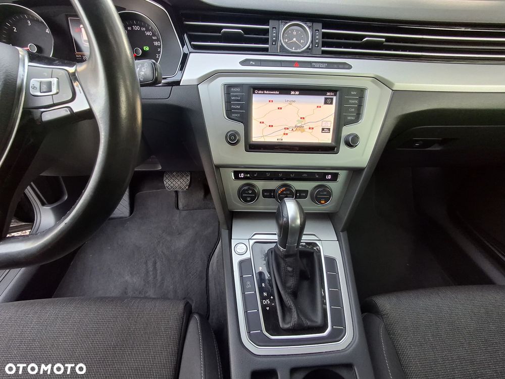 Volkswagen Passat - 13
