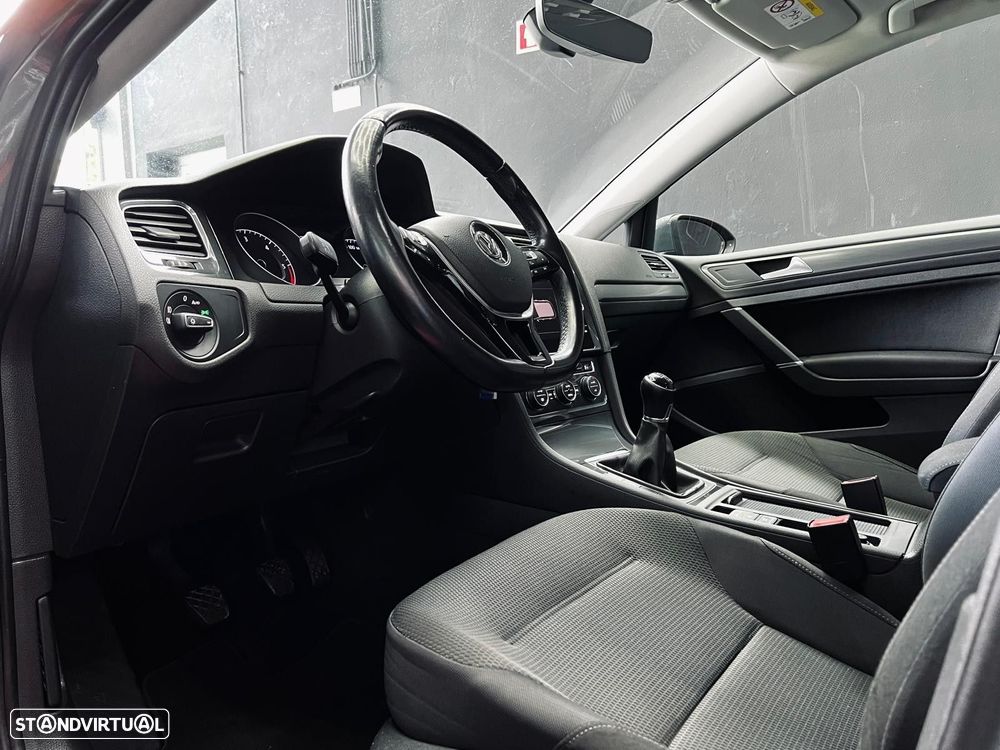 VW Golf 1.6 TDI Confortline - 15