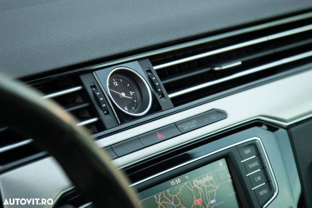 Volkswagen Passat Variant 2.0 TDI DSG 4Motion Highline - 33