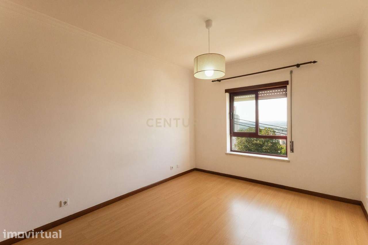 Arrenda-se T2 em S. Martinho do Bispo com Vista Panorâmica - Grande imagem: 5/18