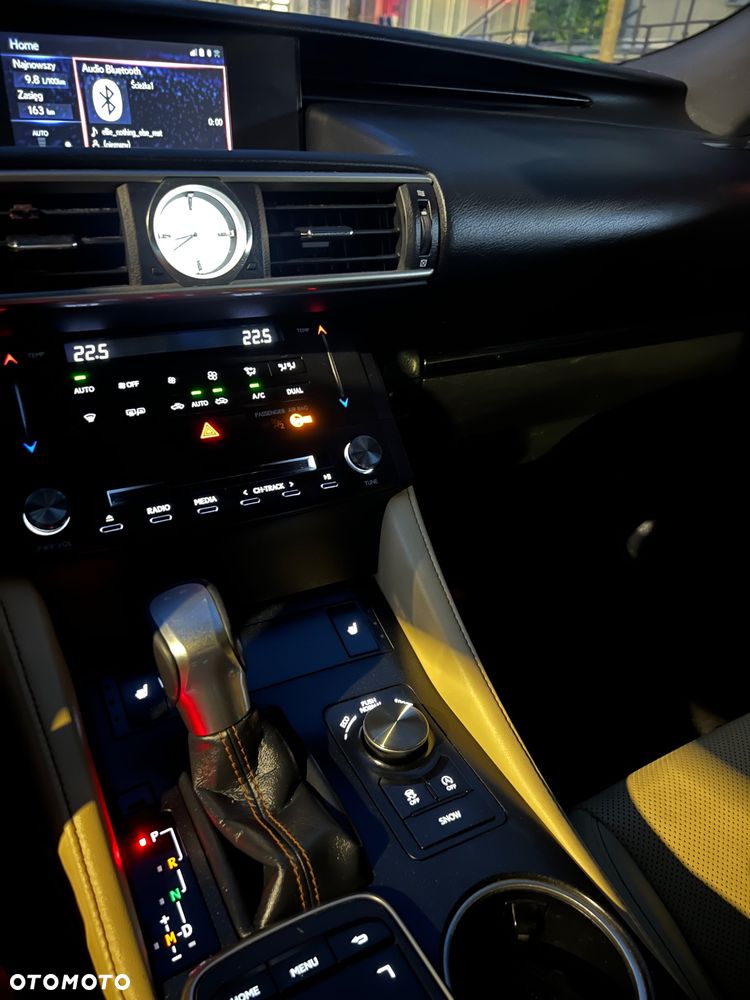 Lexus RC 200t / 300 Elegance - 11