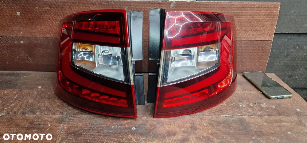 LAMPA TYLNA PRAWA/ LEWA  SKODA OCTAVIA III Lift KOMBI 5E9945207 5E9945208 - 1