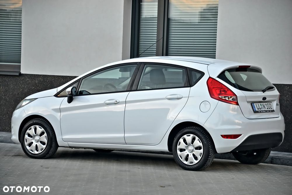 Ford Fiesta 1.25 Ambiente - 24