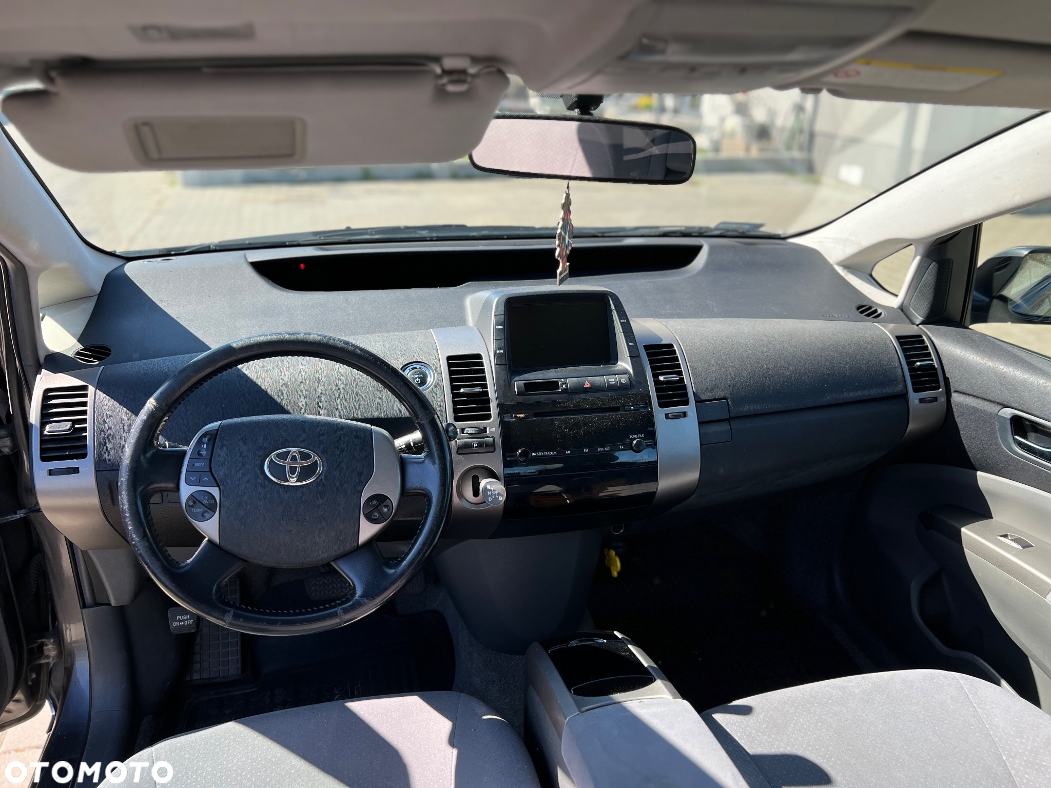 Toyota Prius (Hybrid) Executive - 9