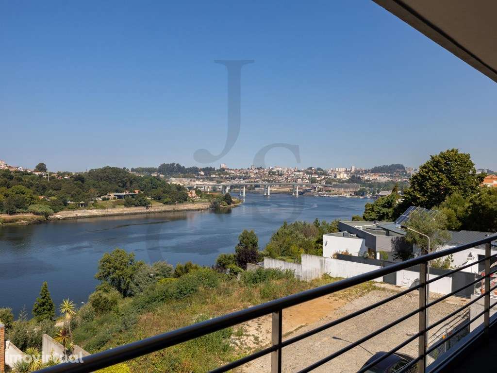 Moradia T4+T2 R/C Independente Gondomar - Possibilidade Permuta - Grande imagem: 5/47