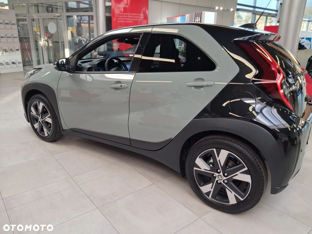 Toyota Aygo X Hybrid 1.5 Style e-CVT - 2