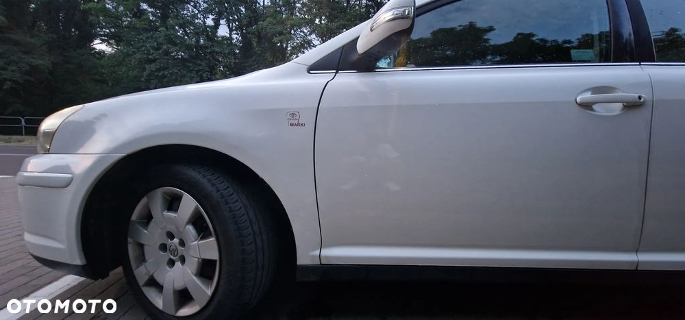 Toyota Avensis - 20