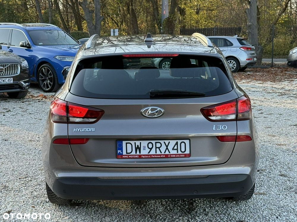 Hyundai i30 1.5 DPI Classic + - 5