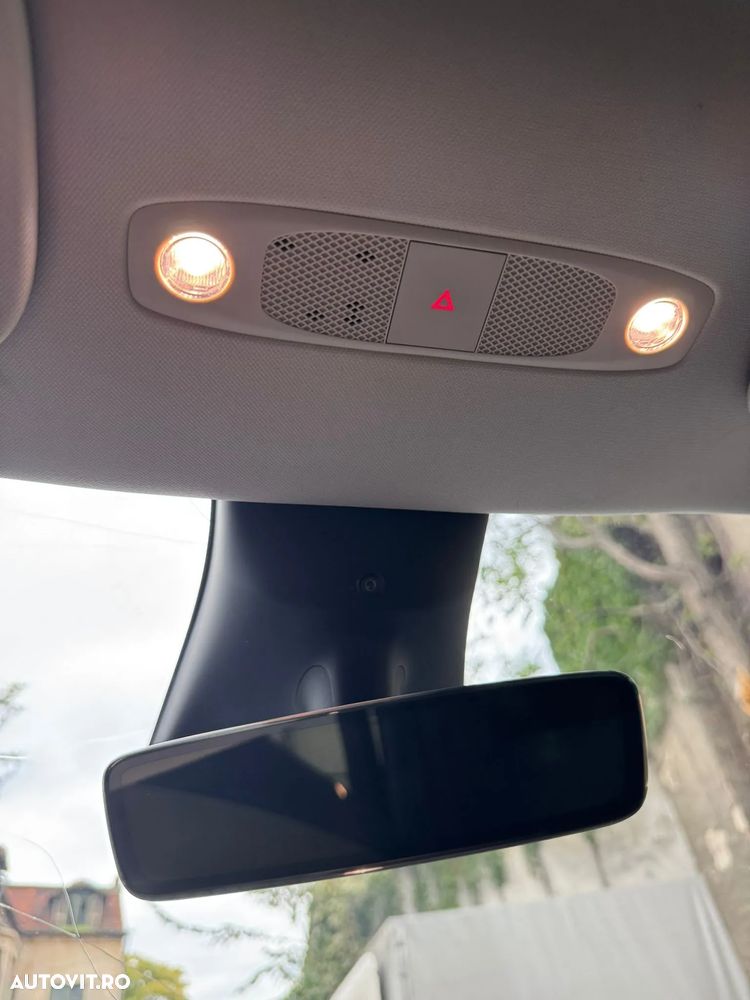 Tesla Model Y Long Range - 26