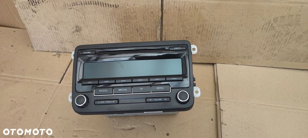 VW CADDY III LIFT 10-15r. RADIO FABRYCZNE CD  KOD - 1