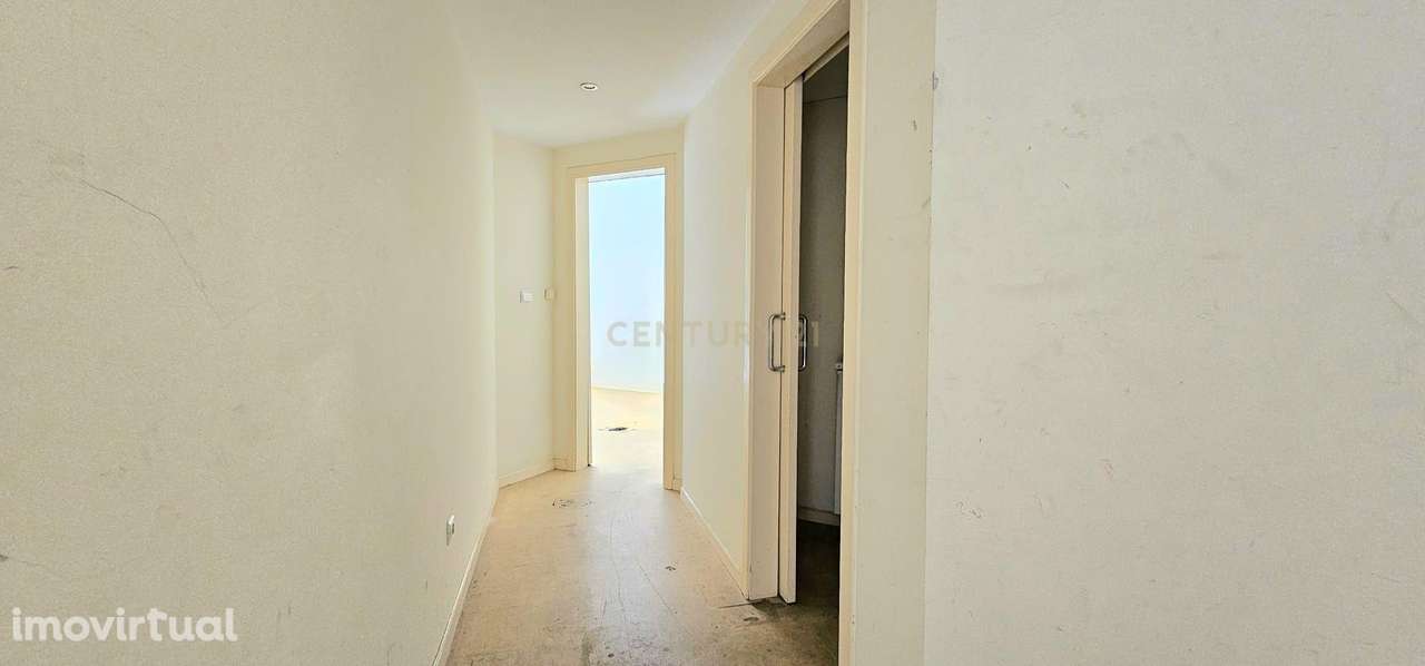 Loja em primeira linha para transformar em T2 - Grande imagem: 5/21