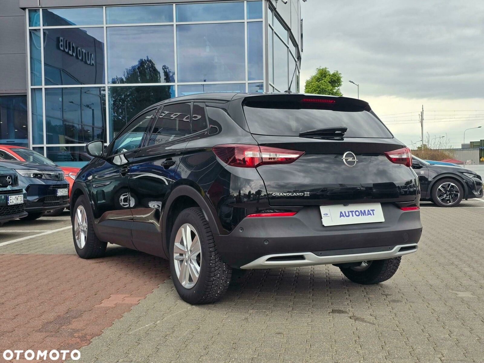 Opel Grandland 1.2 T Business Elegance S&S - 4