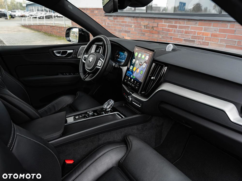 Volvo XC 60 B5 B AWD Plus Dark - 24
