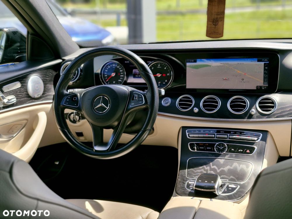 Mercedes-Benz Klasa E 220 d 4-Matic 9G-TRONIC - 11