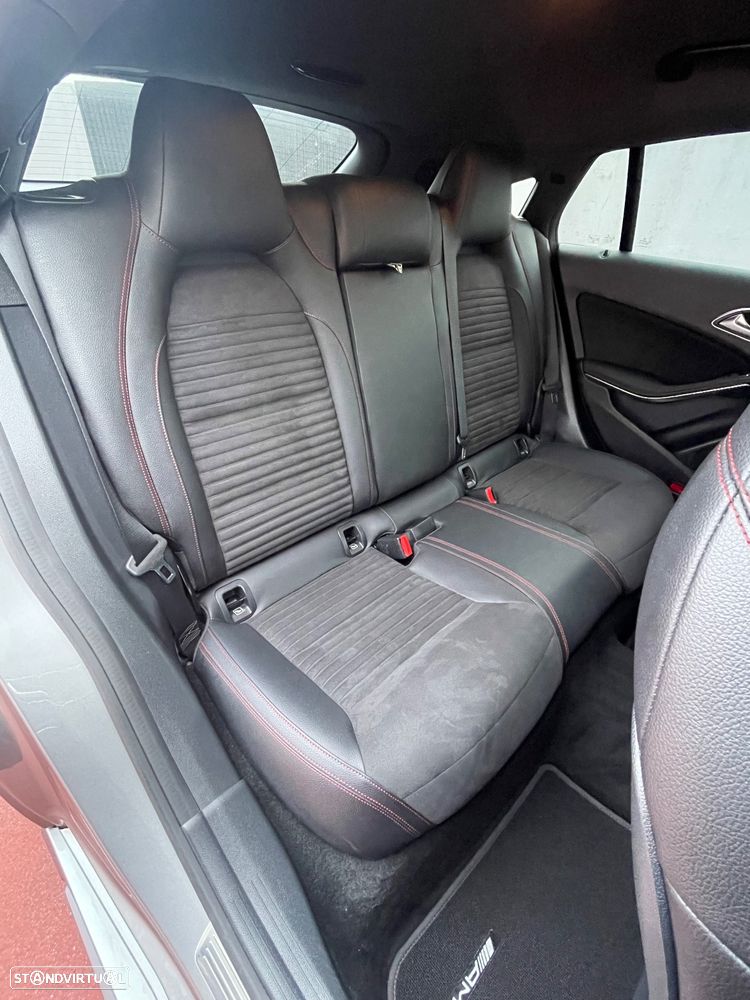 Mercedes-Benz CLA 220 d 4Matic 7G-DCT AMG Line - 10