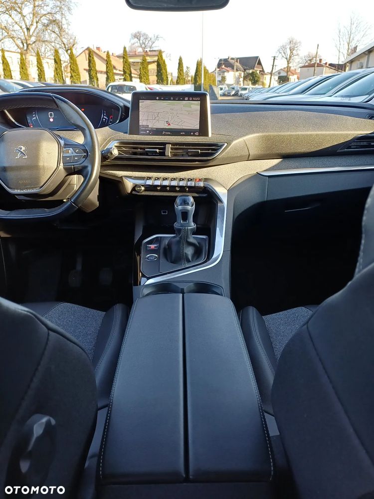 Peugeot 3008 1.2 PureTech Allure S&S - 19
