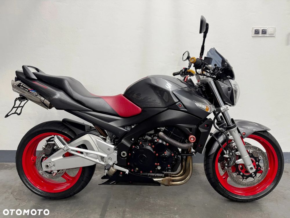 Suzuki GSR - 2