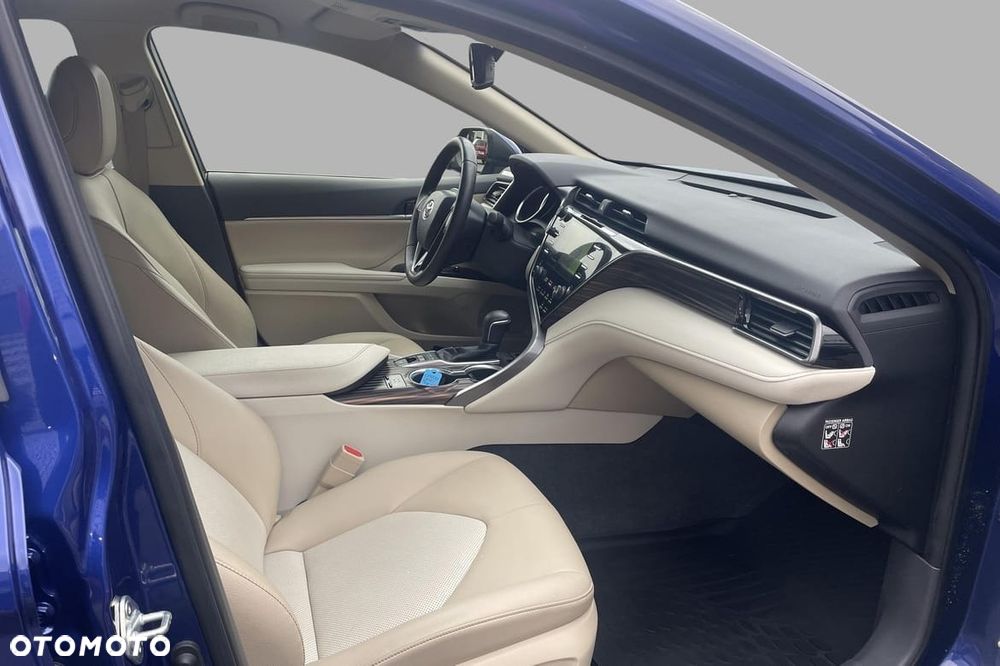 Toyota Camry 2.5 Hybrid Executive CVT - 14