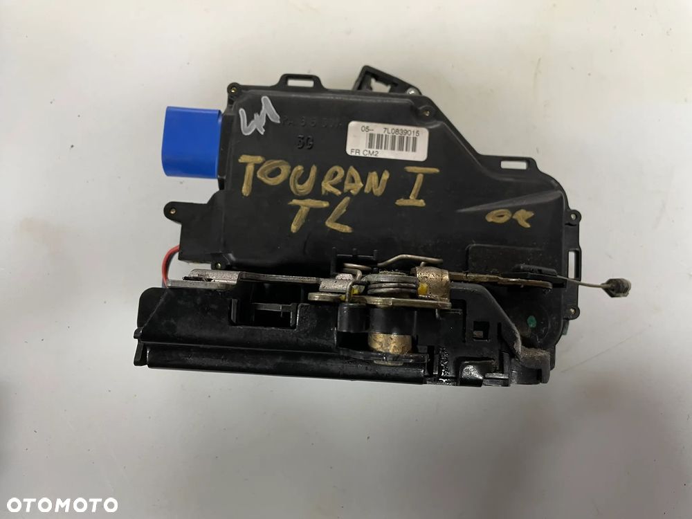 Zamek drzwi lewy tył vw Touran I vw Golf V 7L0839015 - 1