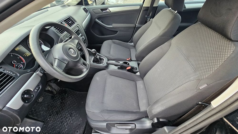 Volkswagen Jetta 1.6 TDI Comfortline - 17