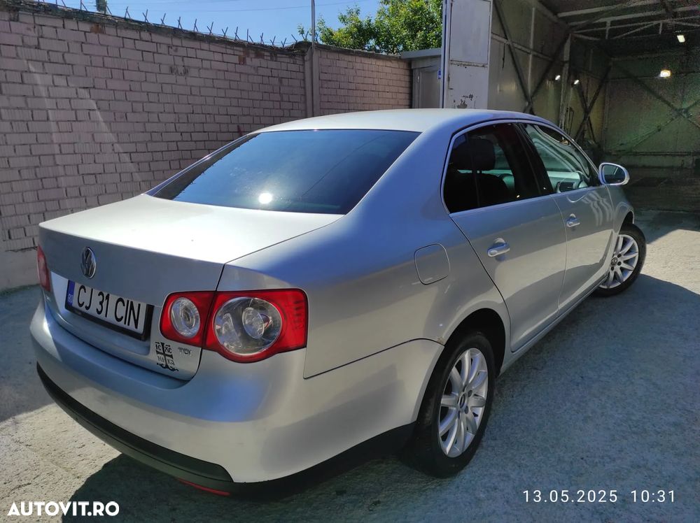 Volkswagen Jetta - 8