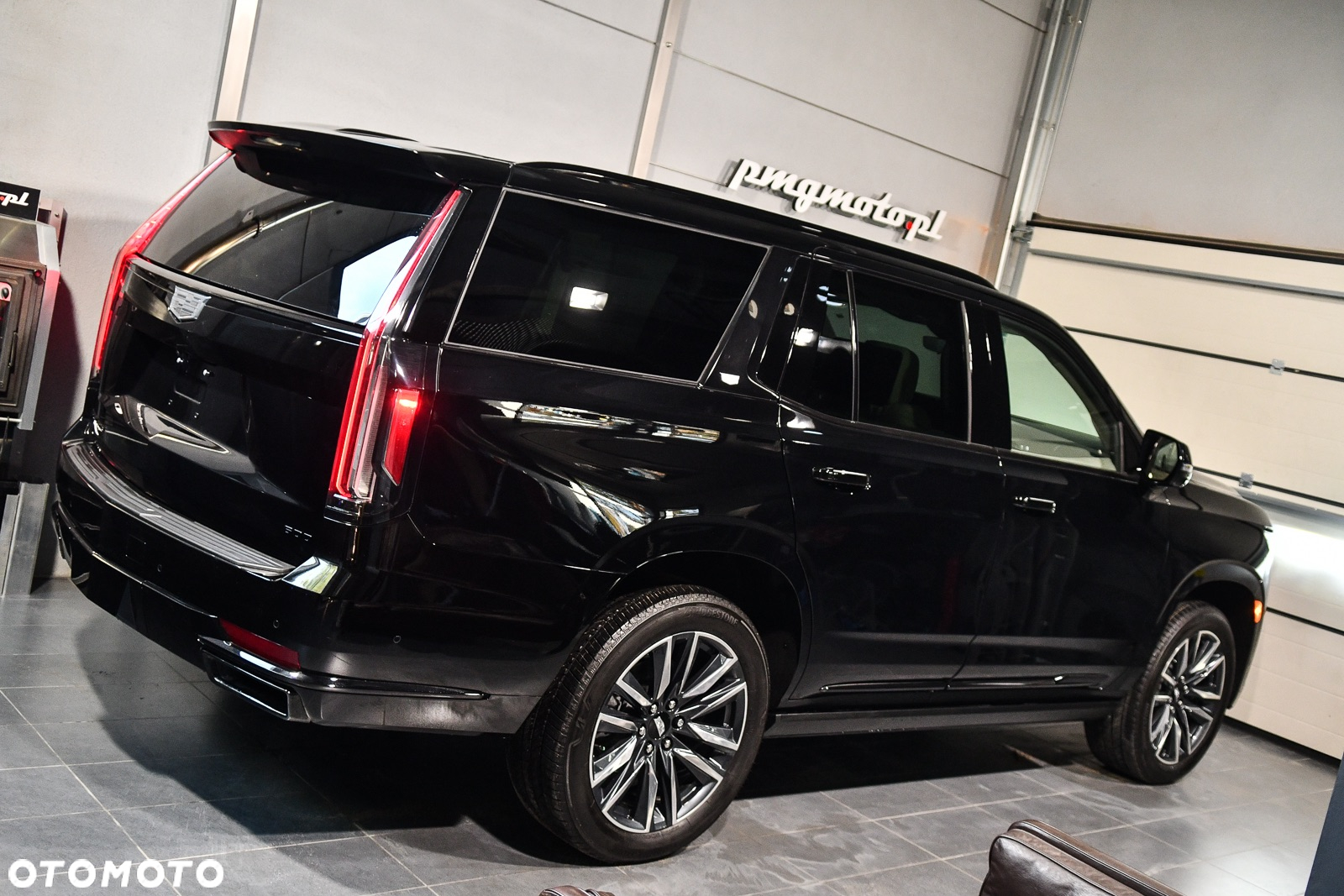 Cadillac Escalade - 9