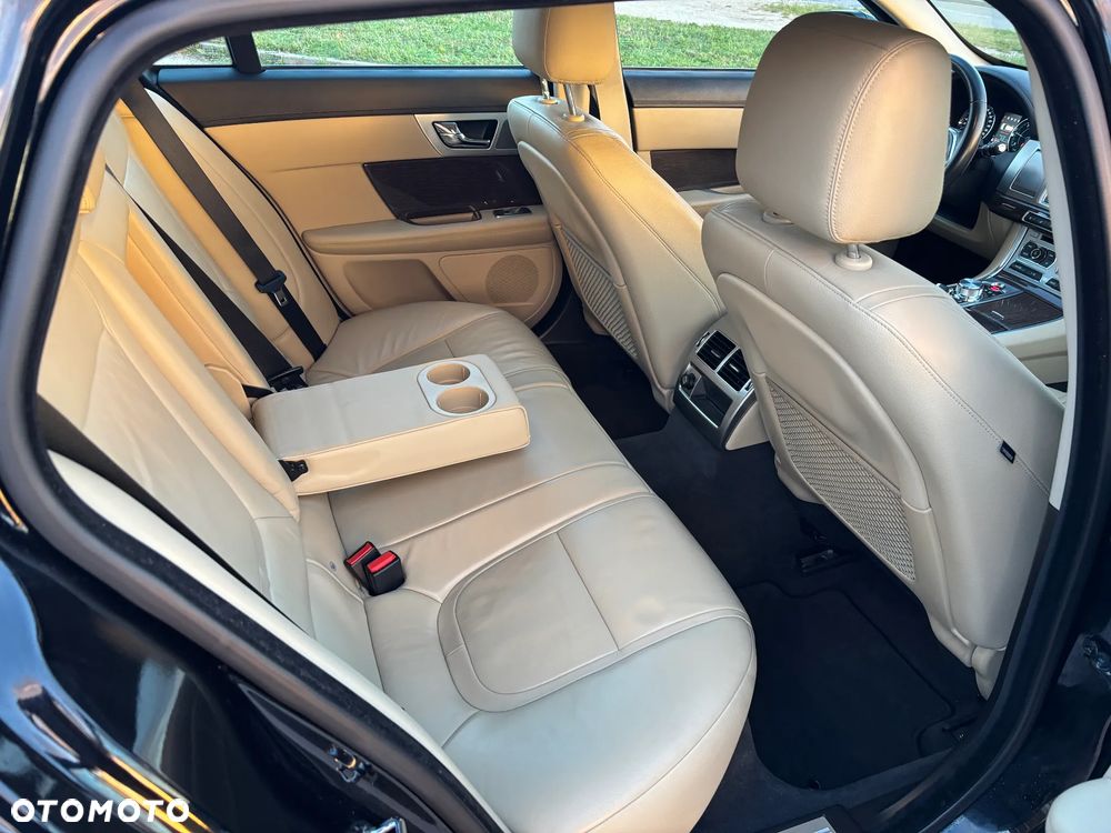 Jaguar XF 2.2 D Premium Luxury - 21