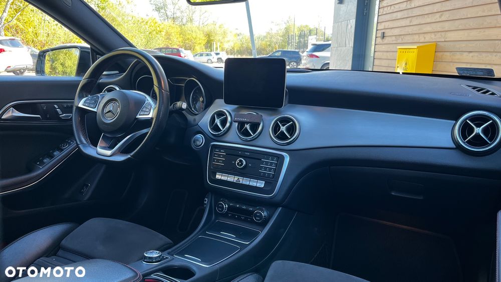 Mercedes-Benz CLA 220 4-Matic AMG Line - 8