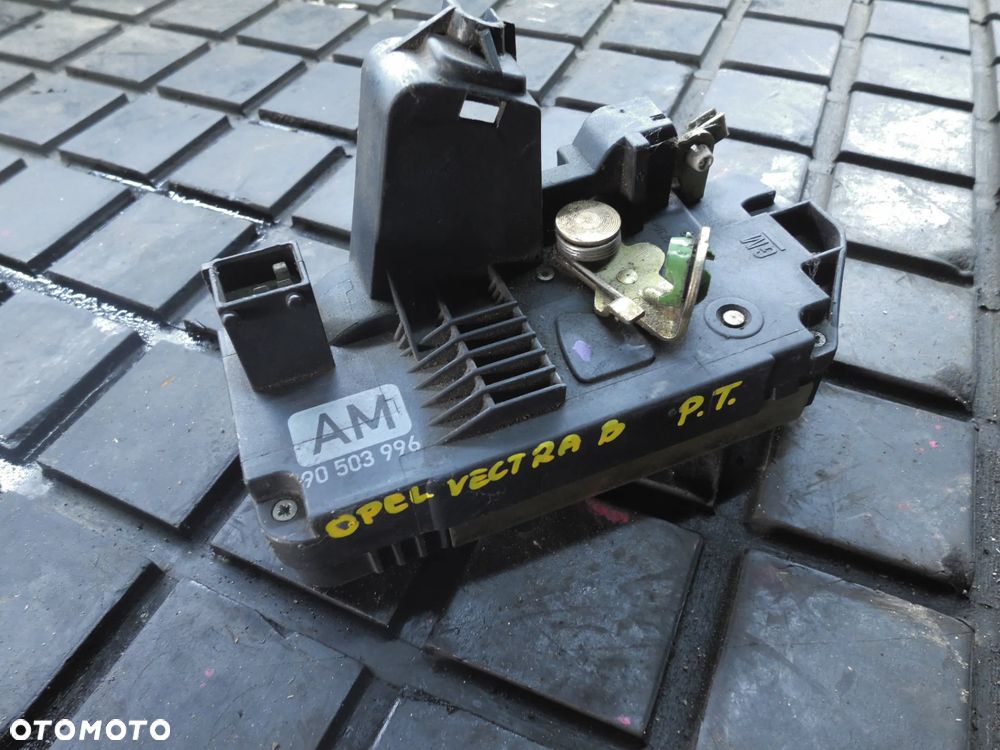 VECTRA B KOMBI ZAMEK PRAWY TYŁ 90503996 AM 6PIN POSIADAM 2 SZT - 1