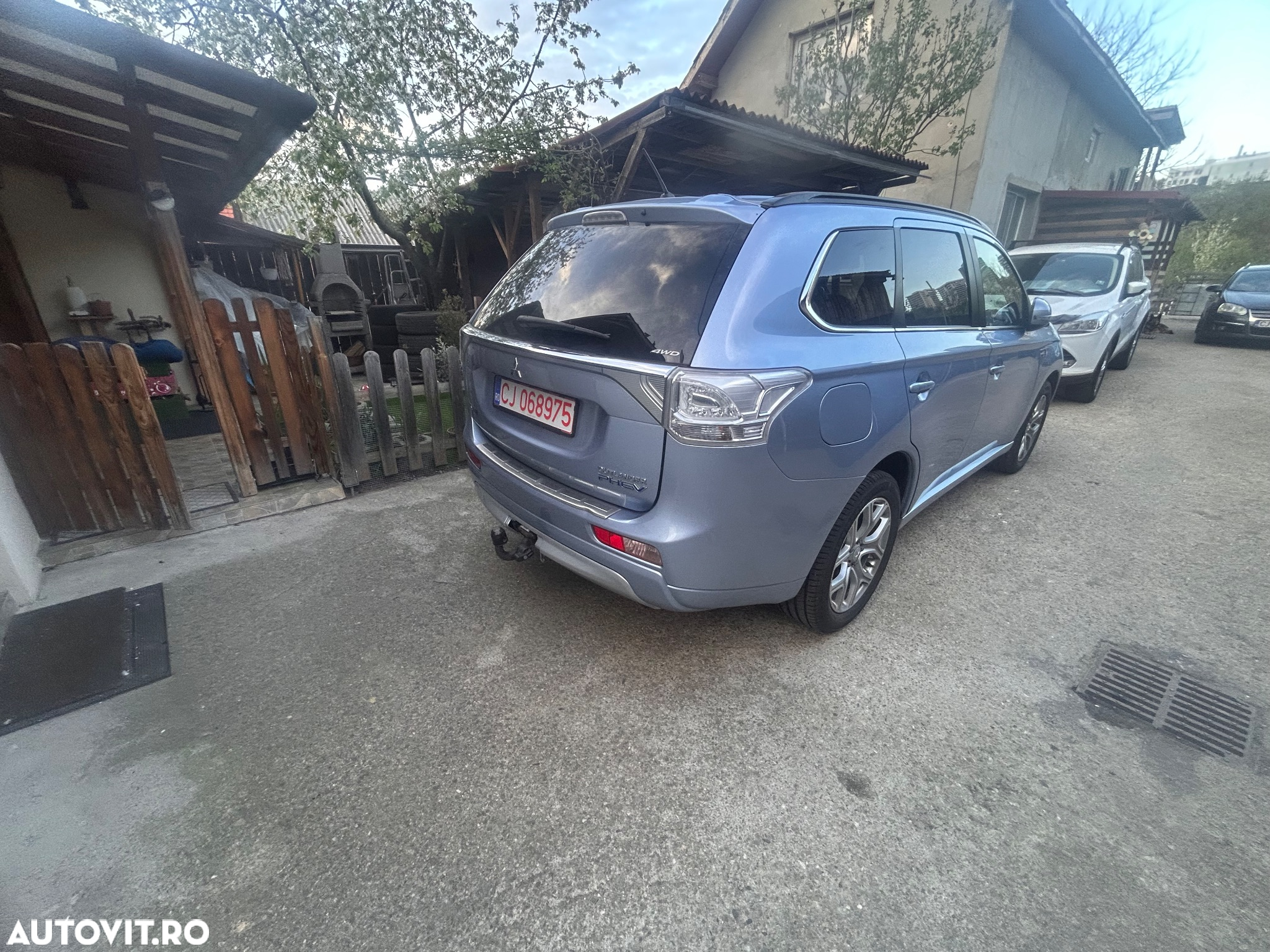 Mitsubishi Outlander 2.0 4WD Plug-In Hybrid Top - 3