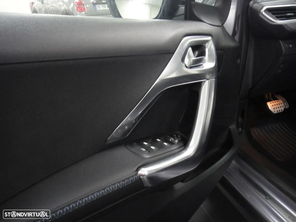 Peugeot 2008 PureTech 110 GPF Stop&Start EAT6 Crossway - 13