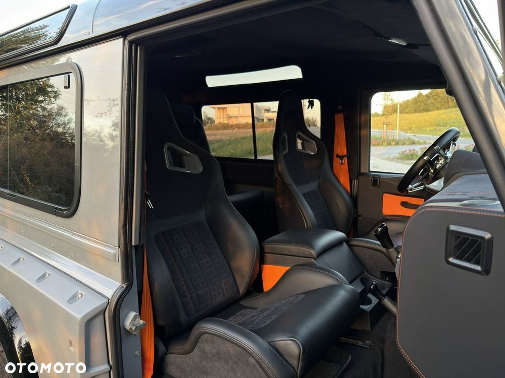 Land Rover Defender 2.4 TD4 SE - 14