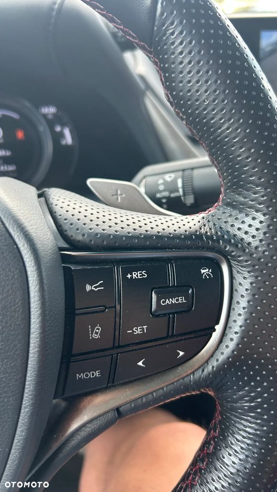 Lexus ES 300h F Sport Edition - 16