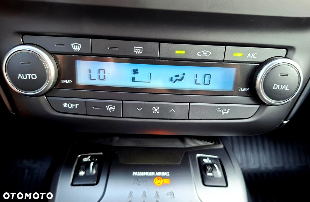 Toyota Avensis 1.8 Premium MS - 20