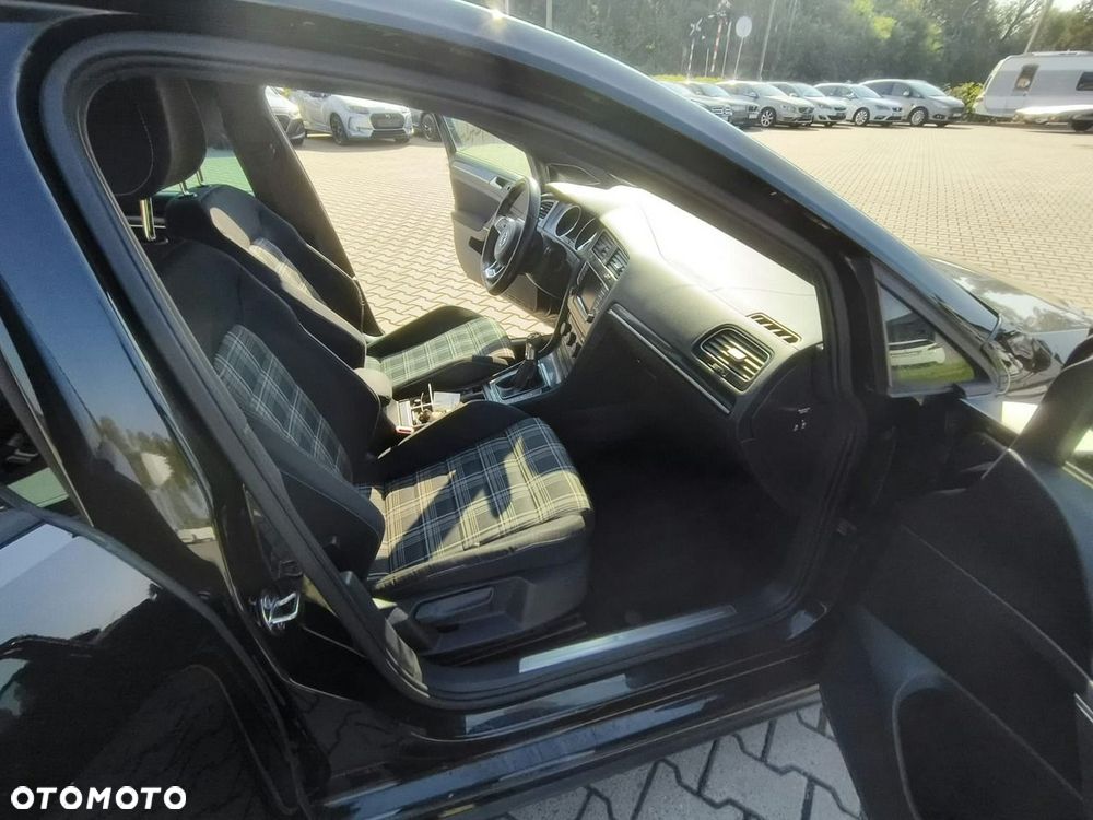 Volkswagen Golf - 15