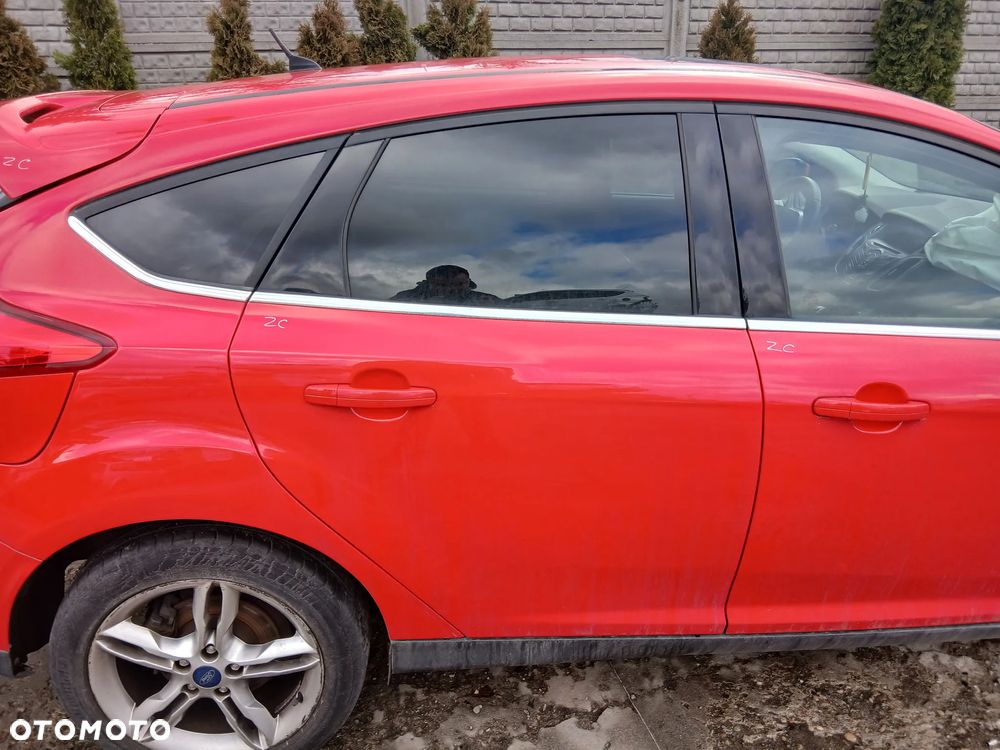 Ford Focus Mk3 HB Drzwi Przód Przednie Prawe Kolor ZC Czerwony - 1