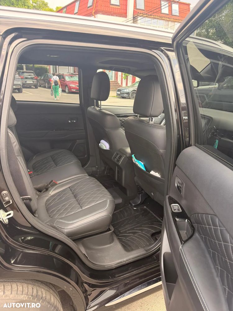 Mitsubishi Outlander PHEV 2.4 L 4X4 Instyle+ - 13