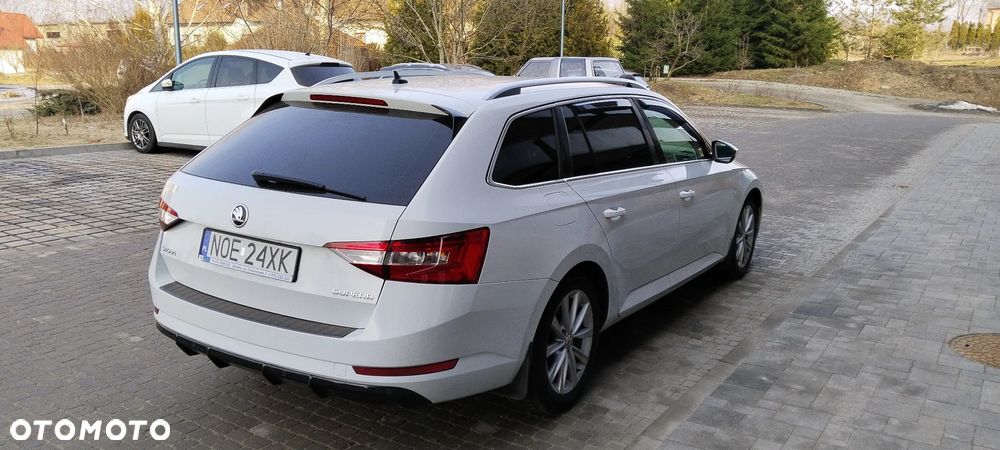Skoda Superb 2.0 TDI DSG Sportline - 35
