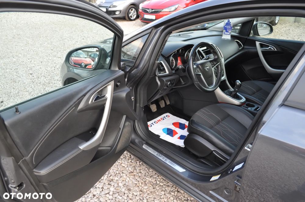 Opel Astra 1.4 Turbo 150 Jahre - 12